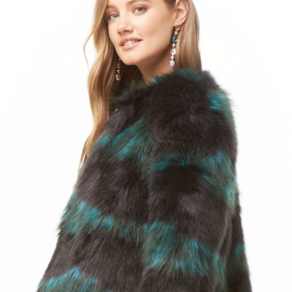 Two tone faux fur coat 💕😍